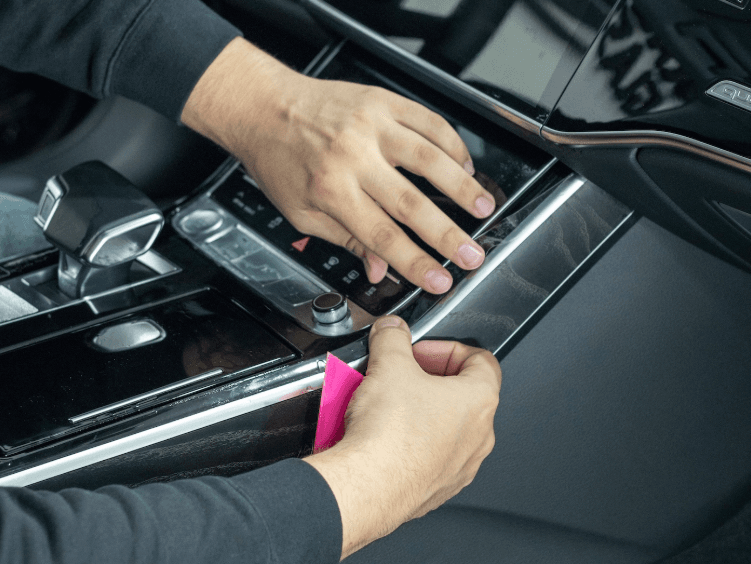 Kako sačuvati enterijer 
automobila uz pomoć 
folija?